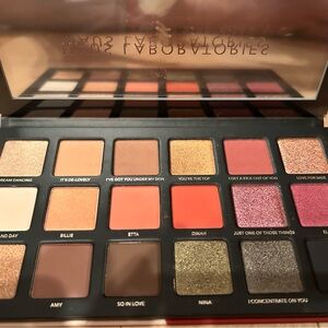 HAUS Labs - Love for sale shadow palette